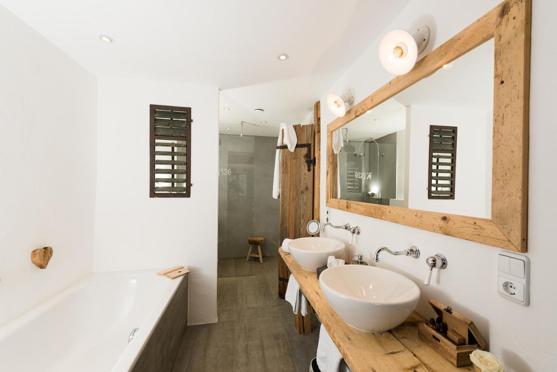 Hotel & Gourmetwirtshaus Kirchenwirt Seit 1326 レオガング エクステリア 写真
